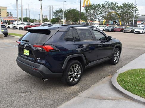 Used 2020 Toyota RAV4 XLE Premium FWD image 12