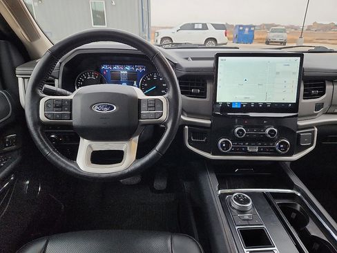 Used 2022 Ford Expedition XLT image 6