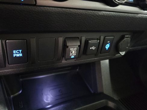 Used 2023 Toyota Tacoma TRD Sport AWD/4WD image 21