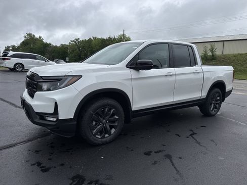 New 2026 Honda Ridgeline Sport image 2
