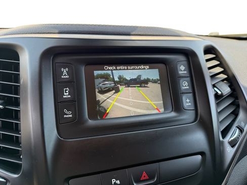 Used 2017 Jeep Cherokee Latitude w/ Safety/Convenience Group AWD/4WD image 16