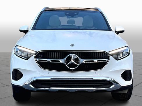 Used 2025 Mercedes-Benz GLC 350e 4MATIC image 4