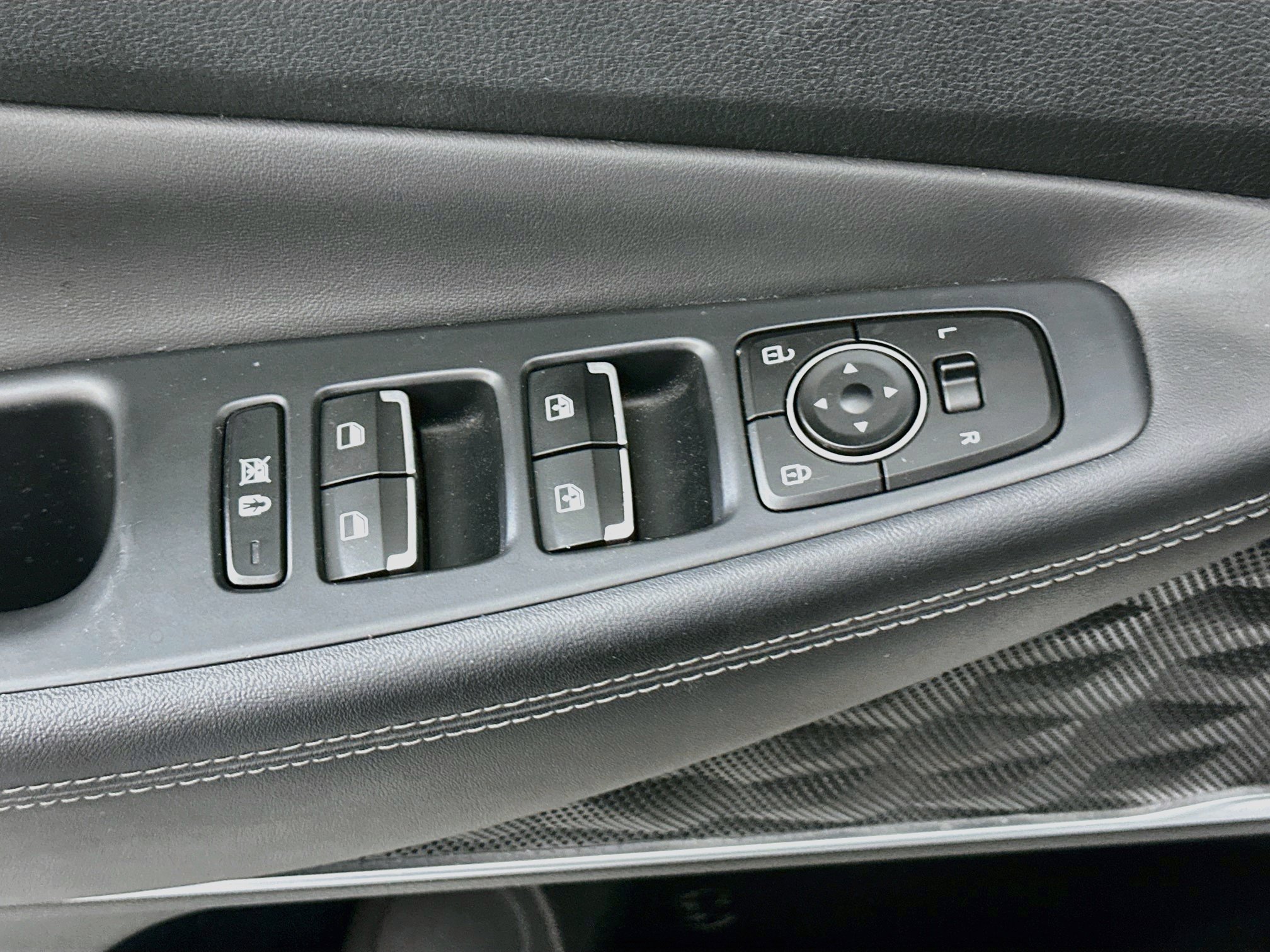 Used 2020 Hyundai Santa Fe Limited FWD image 15