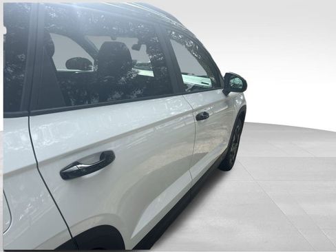 New 2026 Volkswagen Taos SE image 29