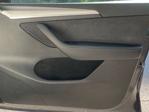 Used 2024 Tesla Model Y Long Range RWD image 19