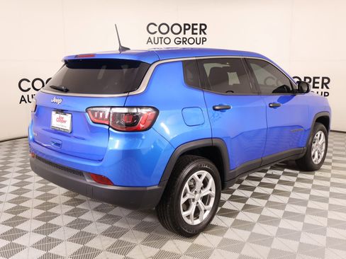 Used 2024 Jeep Compass Sport image 19