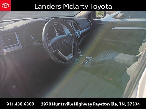 Used 2017 Toyota Highlander Plus FWD image 5