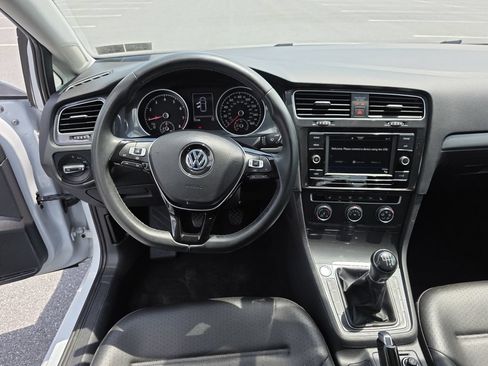 Used 2020 Volkswagen Golf 4-Door FWD image 19