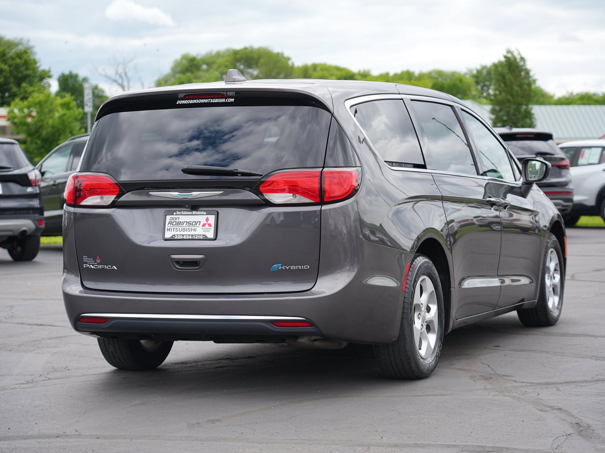Used 2017 Chrysler Pacifica Touring Plus FWD image 3