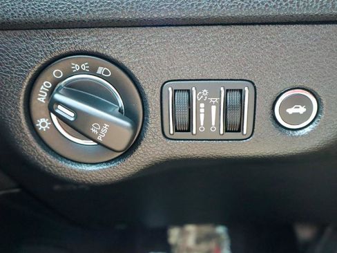 Used 2019 Chrysler 300 Limited image 21