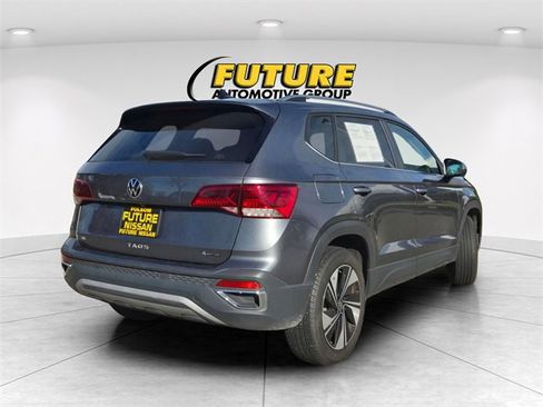 Used 2024 Volkswagen Taos SE image 4