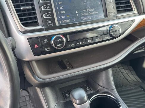 Used 2017 Toyota Highlander Limited image 23