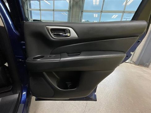 Used 2020 Nissan Pathfinder S FWD image 23