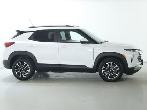 Used 2025 Chevrolet TrailBlazer LT image 11