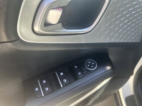 Used 2022 Kia Soul LX w/ Technology Package image 9