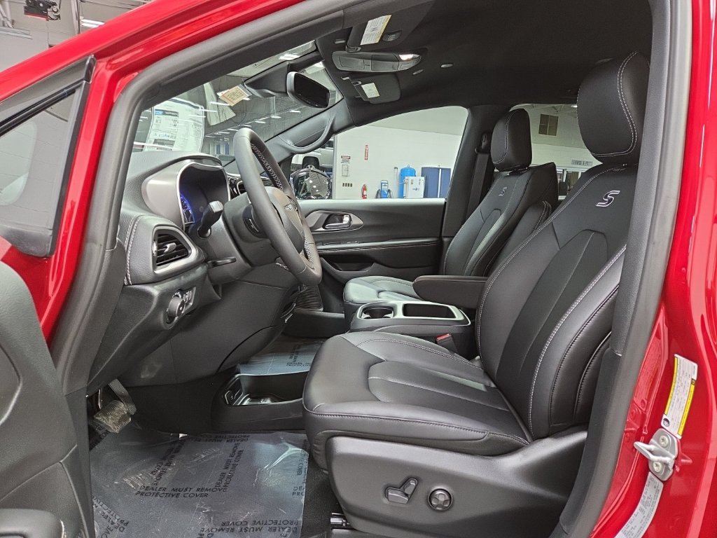 New 2026 Chrysler Pacifica Select w/ S Appearance Package FWD image 9