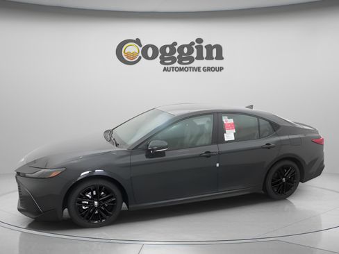 New 2026 Toyota Camry SE FWD image 3
