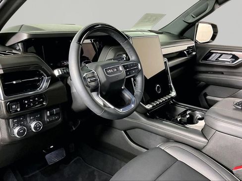 Certified 2025 GMC Yukon Elevation w/ LPO, Yukon Black Package AWD/4WD image 16