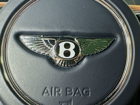 Used 2023 Bentley Bentayga Extended Wheelbase AWD/4WD image 61