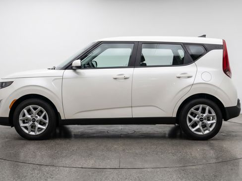Used 2025 Kia Soul LX w/ LX Technology Package FWD image 5
