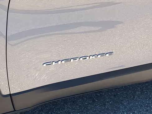 Certified 2022 Jeep Cherokee Latitude Lux FWD image 13