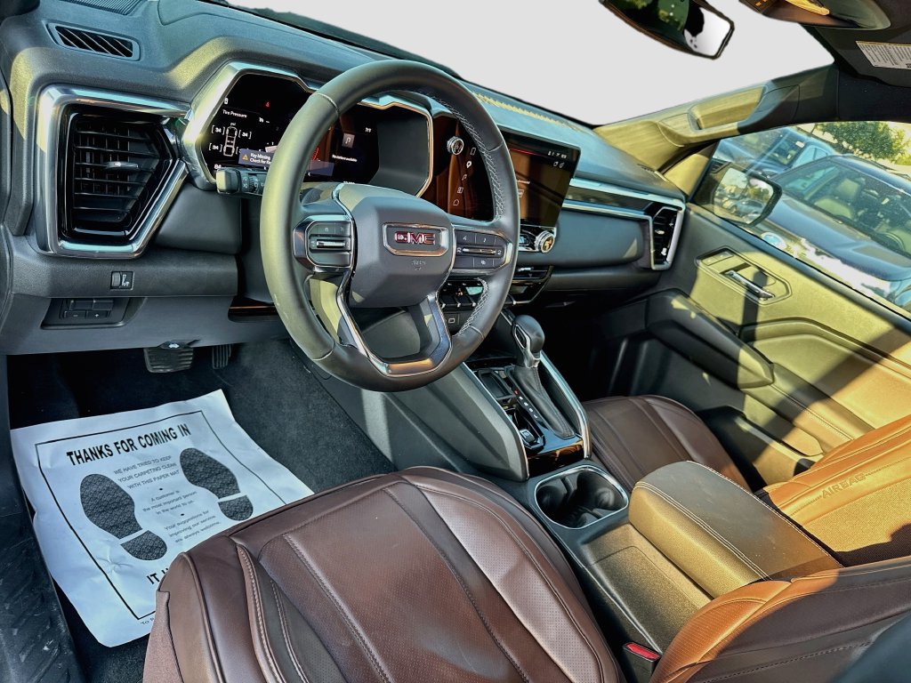Used 2025 GMC Canyon Elevation w/ Convenience Package RWD image 9