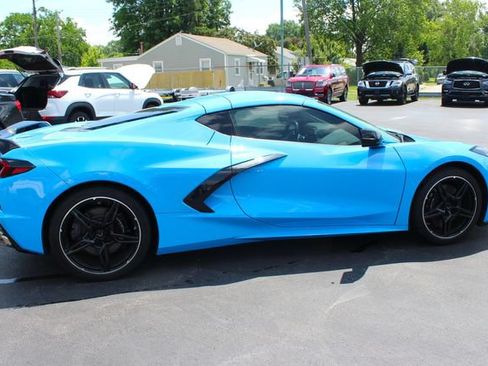 Used 2022 Chevrolet Corvette Stingray Preferred Cpe w/ Z51 Performance Package RWD image 5
