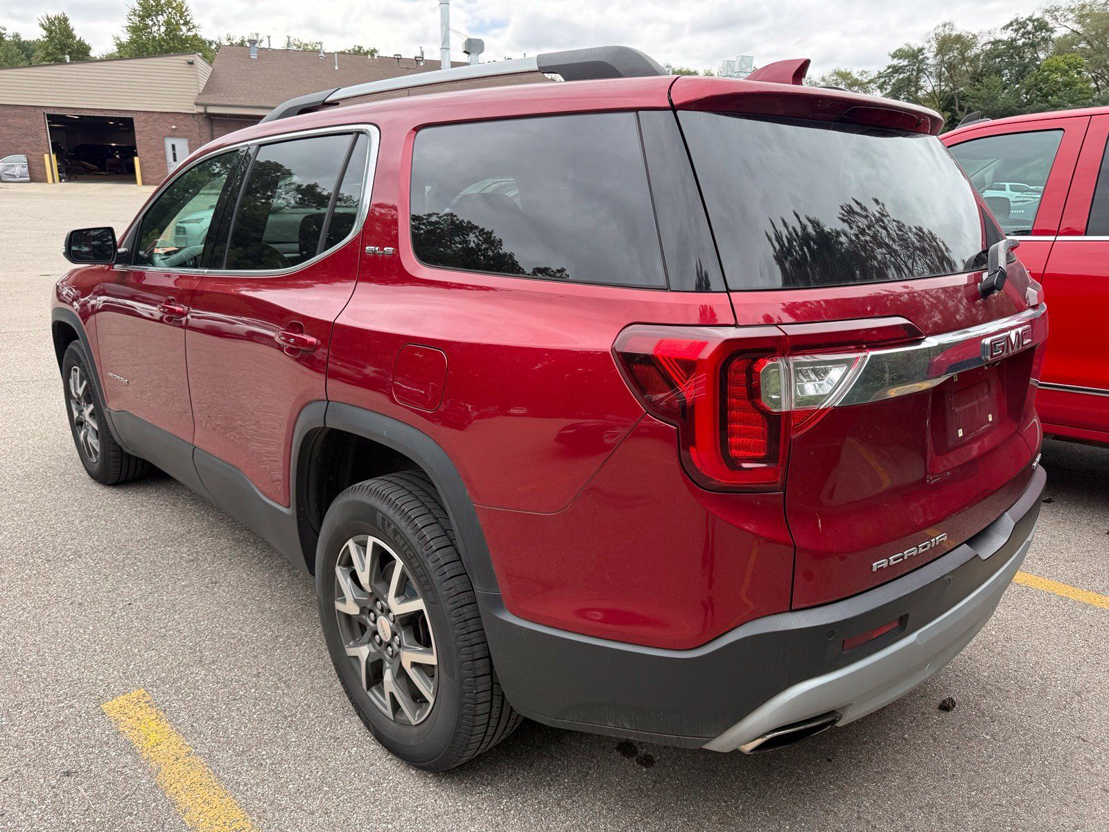 Used 2021 GMC Acadia SLE w/ Driver Convenience Package AWD/4WD image 4