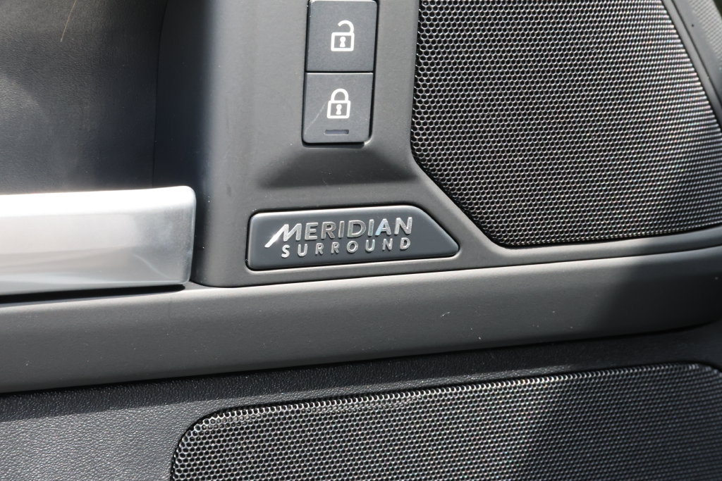 New 2026 Land Rover Defender 130 X-Dynamic SE AWD/4WD image 15