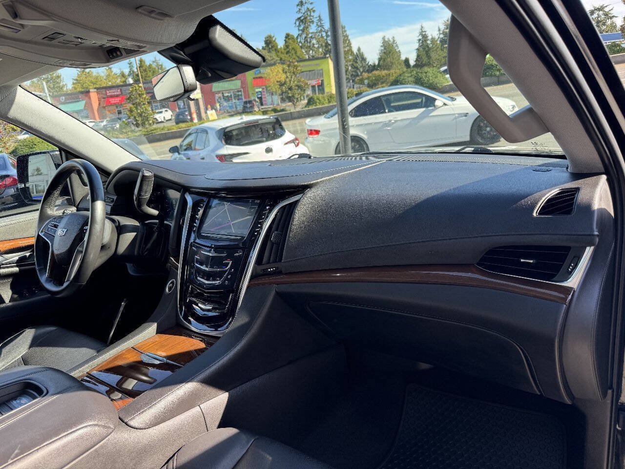 Used 2020 Cadillac Escalade Premium Luxury AWD/4WD image 18