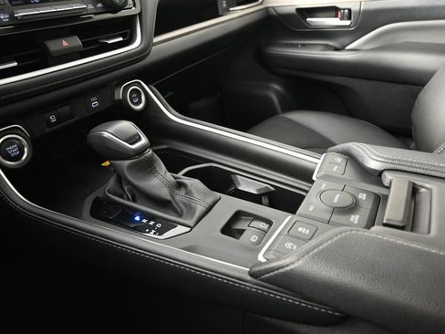 Used 2024 Toyota Grand Highlander AWD image 31