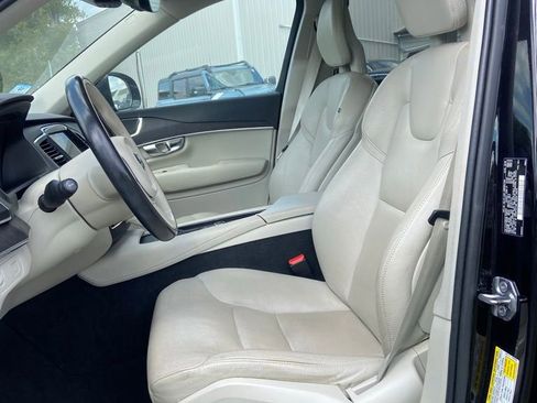 Used 2020 Volvo XC90 T6 Momentum AWD/4WD image 11
