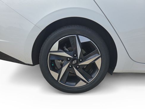 Certified 2023 Hyundai Elantra Limited FWD image 17