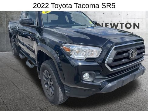 Used 2022 Toyota Tacoma SR5 w/ SR5 Appearance Package (SM) AWD/4WD image 1