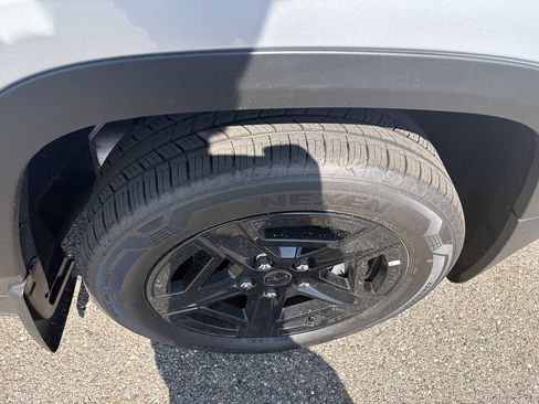 New 2026 Jeep Cherokee Laredo w/ MOPAR Finishing Package AWD/4WD image 12