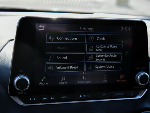 Used 2025 Nissan Sentra SV FWD image 18