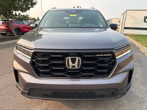 Used 2025 Honda Pilot Black Edition image 2