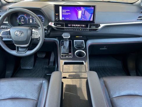 Certified 2025 Toyota Sienna XSE w/ XSE Premium Package AWD/4WD image 3