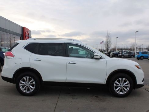Used 2016 Nissan Rogue SV image 6