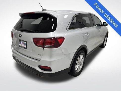 Used 2019 Kia Sorento LX image 4