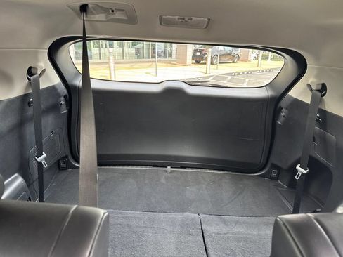 Used 2024 Toyota Highlander XLE FWD image 18