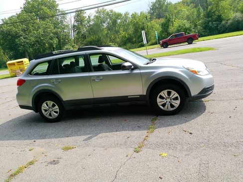 Used 2012 Subaru Outback 2.5i AWD/4WD image 8
