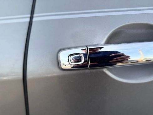 Used 2013 Nissan Quest LE image 38