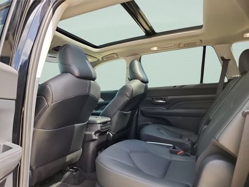 Used 2026 Toyota Grand Highlander AWD Hybrid image 16