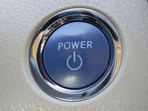 Used 2020 Toyota Camry XLE image 33