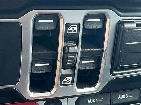 Used 2025 Jeep Wrangler Unlimited Rubicon AWD/4WD image 30