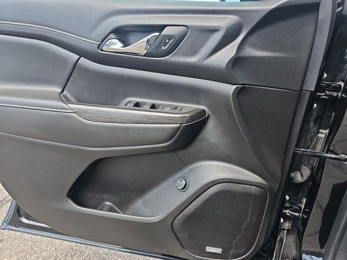 Used 2023 GMC Acadia SLT image 20