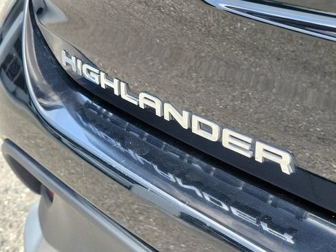 Used 2022 Toyota Highlander XSE FWD image 14