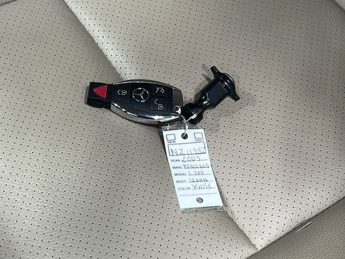 Used 2009 Mercedes-Benz C 300 Sedan image 39
