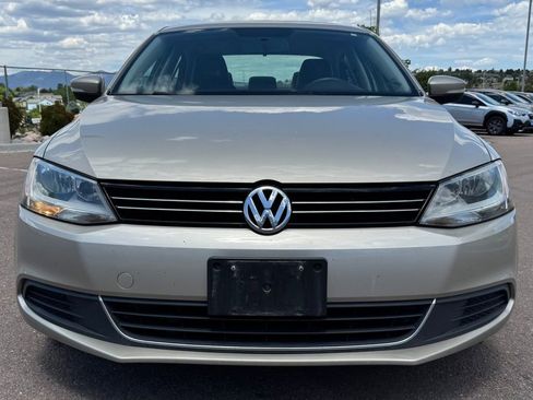 Used 2013 Volkswagen Jetta SE FWD image 2